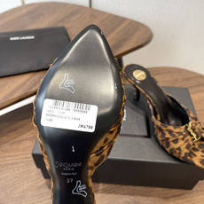 Saint Laurent26SS春夏新款尖头细跟凉拖自带冷艳贵气感的夏日高跟款,这双直接把法式性感和高 Saint Laurent26SS春夏新款尖头细跟凉拖自带冷艳贵气感的夏日高跟款,这双直接把法式性感和高