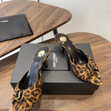 Saint Laurent26SS春夏新款尖头细跟凉拖自带冷艳贵气感的夏日高跟款,这双直接把法式性感和高 Saint Laurent26SS春夏新款尖头细跟凉拖自带冷艳贵气感的夏日高跟款,这双直接把法式性感和高