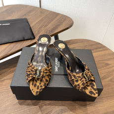 Saint Laurent26SS春夏新款尖头细跟凉拖自带冷艳贵气感的夏日高跟款,这双直接把法式性感和高 Saint Laurent26SS春夏新款尖头细跟凉拖自带冷艳贵气感的夏日高跟款,这双直接把法式性感和高