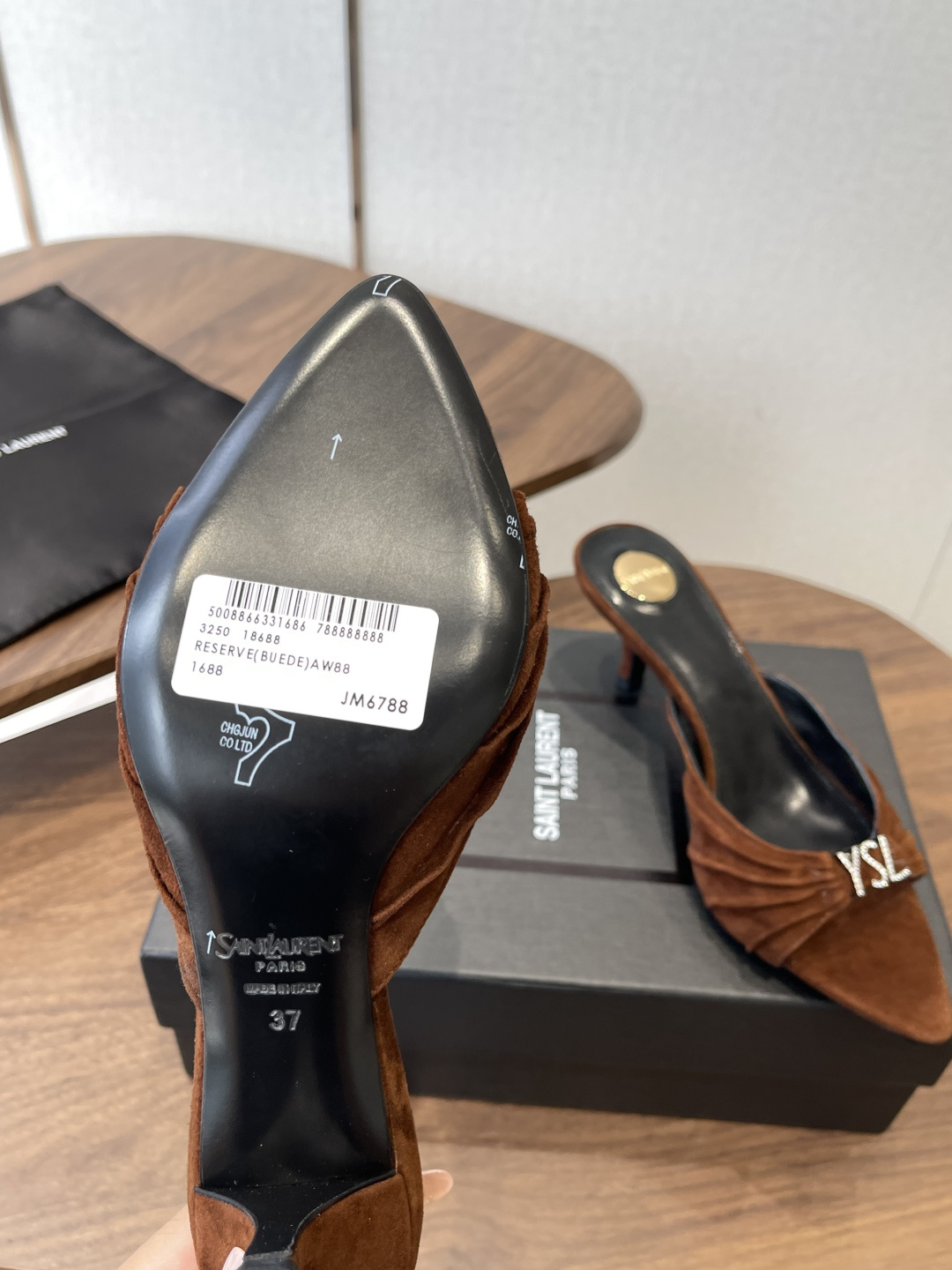 Saint Laurent26SS春夏新款尖头细跟凉拖自带冷艳贵气感的夏日高跟款，这双直接把法式性感和高