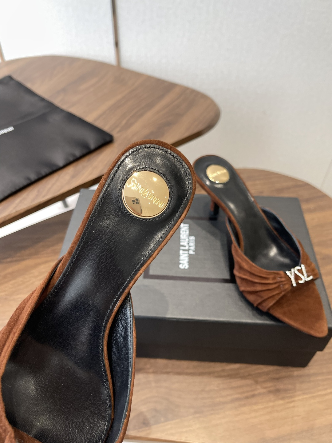 Saint Laurent26SS春夏新款尖头细跟凉拖自带冷艳贵气感的夏日高跟款，这双直接把法式性感和高