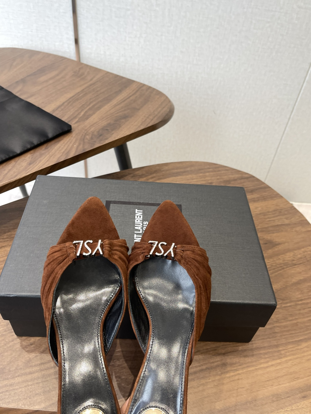 Saint Laurent26SS春夏新款尖头细跟凉拖自带冷艳贵气感的夏日高跟款，这双直接把法式性感和高