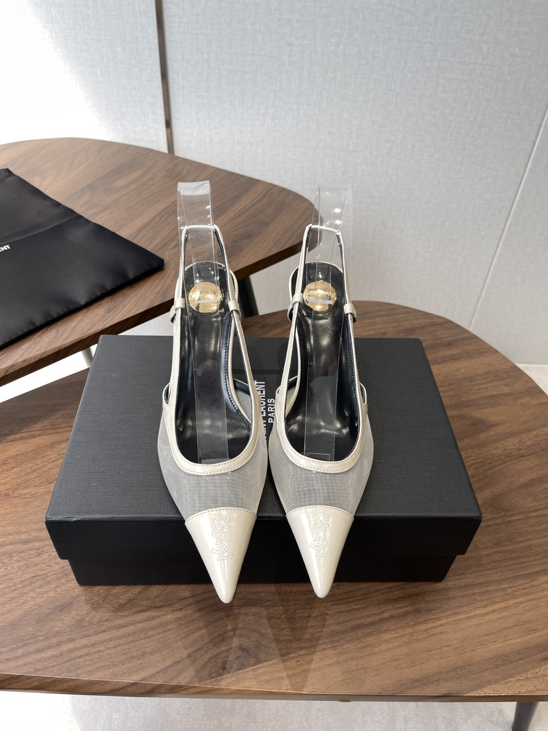 Saint Laurent 圣罗兰 26WF早春尖头 高跟 凉鞋简直是为想在夏日slay全场的姐妹而生！