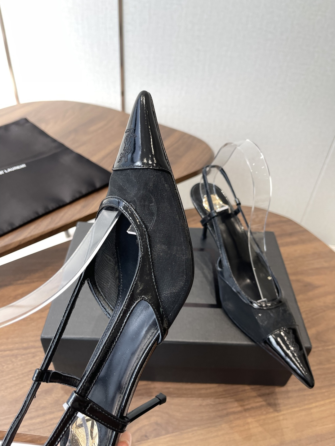 Saint Laurent 圣罗兰 26WF早春尖头 高跟 凉鞋简直是为想在夏日slay全场的姐妹而生！