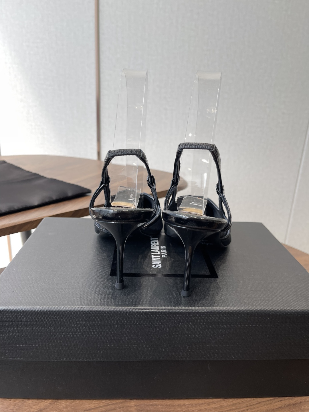 Saint Laurent 圣罗兰 26WF早春尖头 高跟 凉鞋简直是为想在夏日slay全场的姐妹而生！