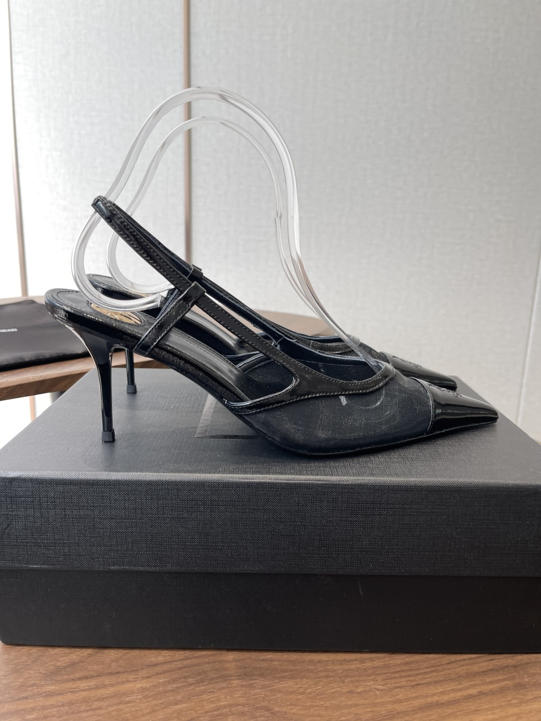 Saint Laurent 圣罗兰 26WF早春尖头 高跟 凉鞋简直是为想在夏日slay全场的姐妹而生！