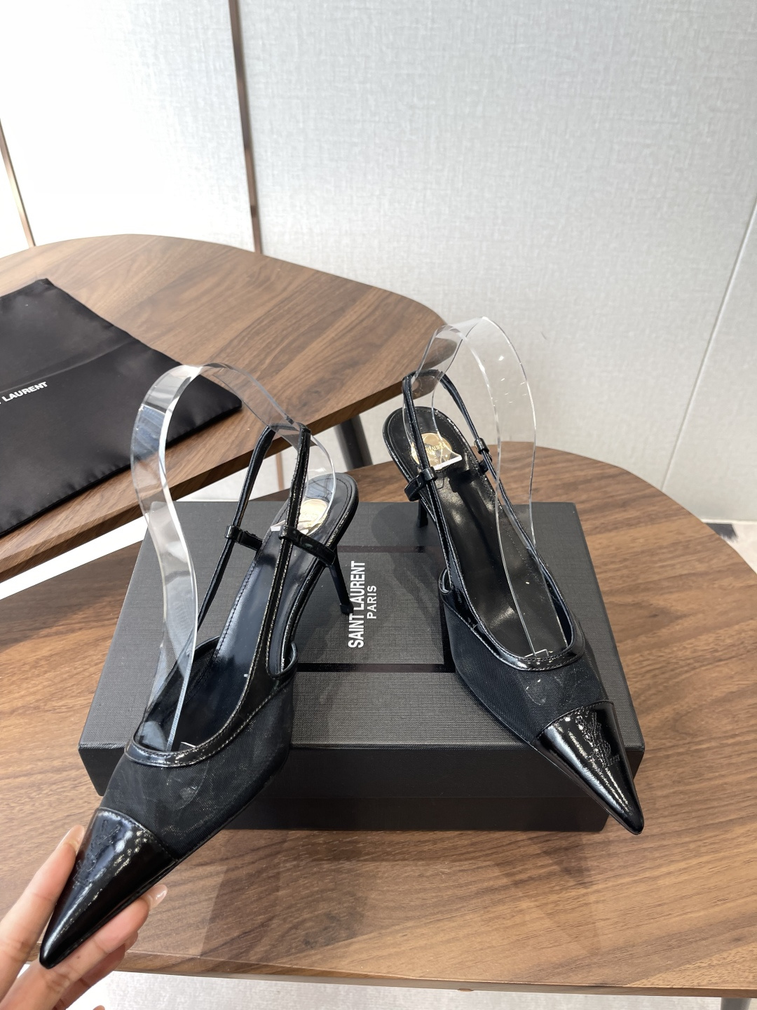 Saint Laurent 圣罗兰 26WF早春尖头 高跟 凉鞋简直是为想在夏日slay全场的姐妹而生！