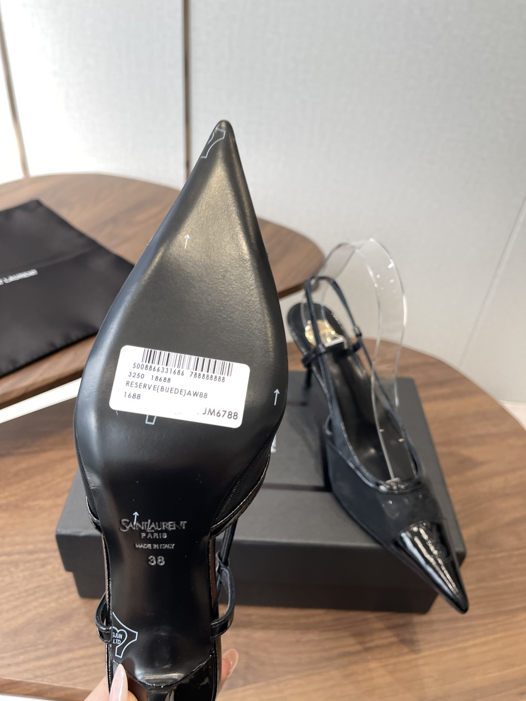Saint Laurent 圣罗兰 26WF早春尖头 高跟 凉鞋简直是为想在夏日slay全场的姐妹而生！