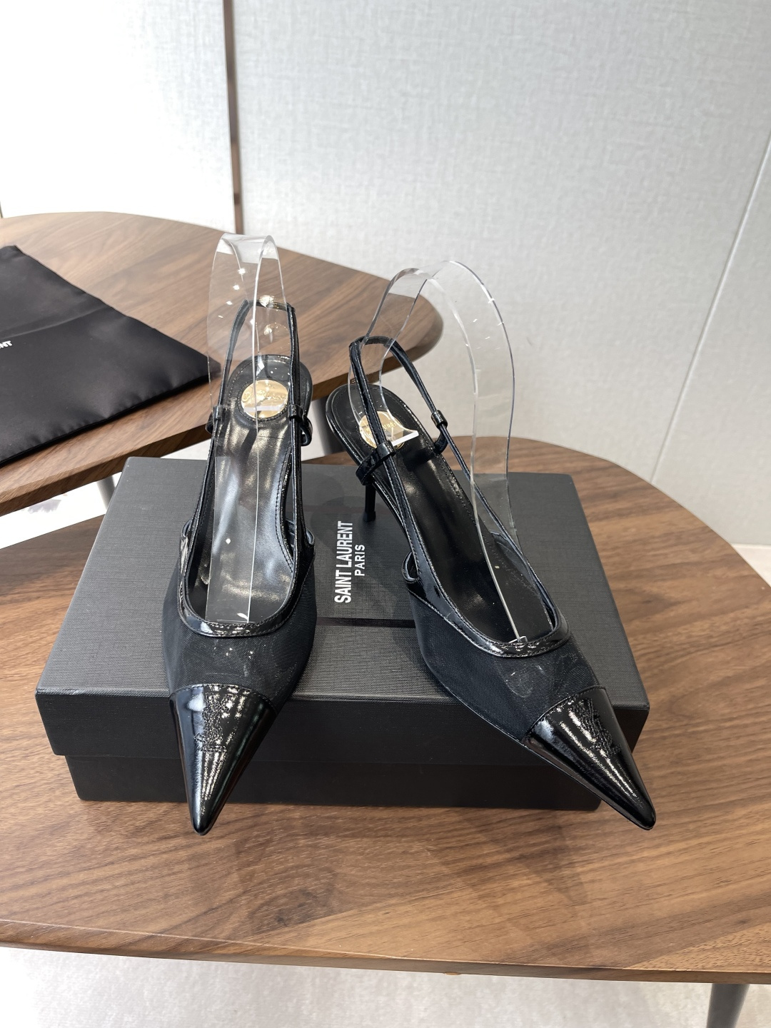 Saint Laurent 圣罗兰 26WF早春尖头 高跟 凉鞋简直是为想在夏日slay全场的姐妹而生！