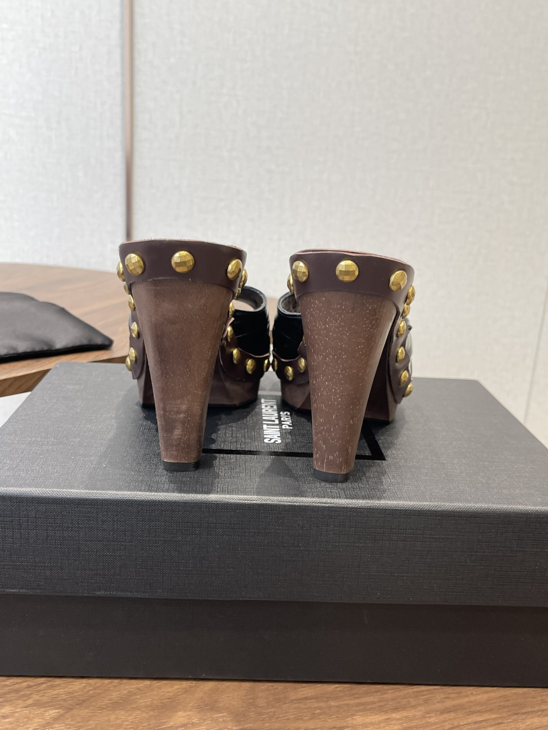 Saint Laurent / 圣罗兰LeeYSL 2026新款木🪵跟凉鞋 —————————————美
