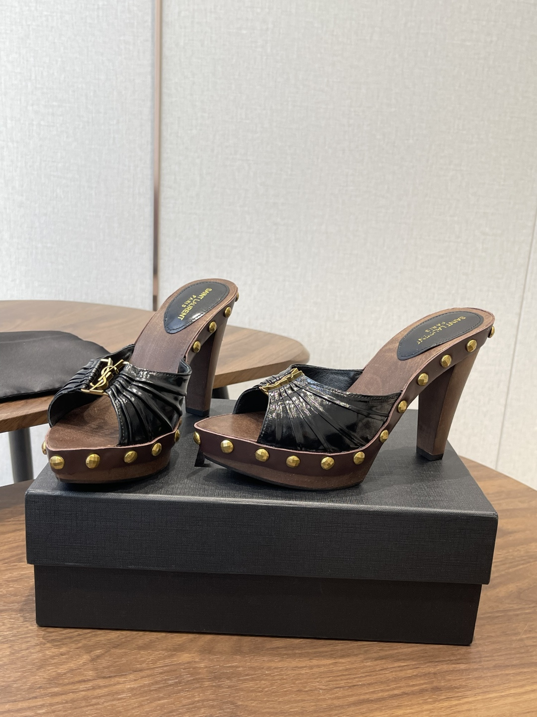 Saint Laurent / 圣罗兰LeeYSL 2026新款木🪵跟凉鞋 —————————————美