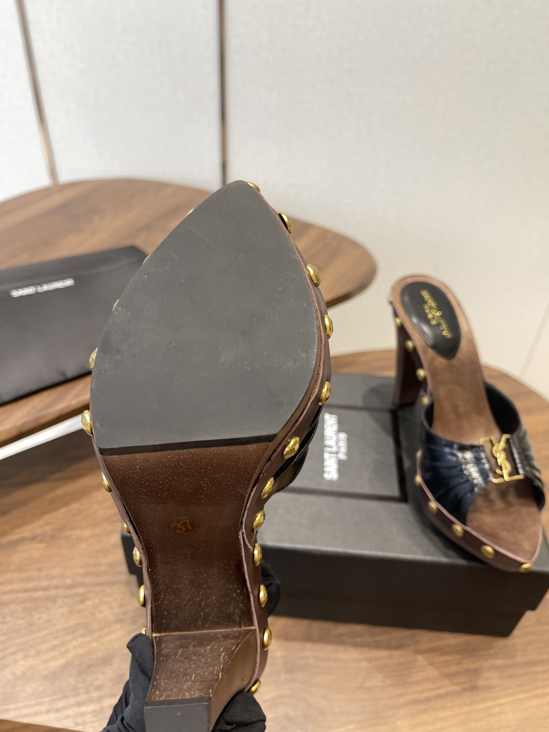 Saint Laurent / 圣罗兰LeeYSL 2026新款木🪵跟凉鞋 —————————————美