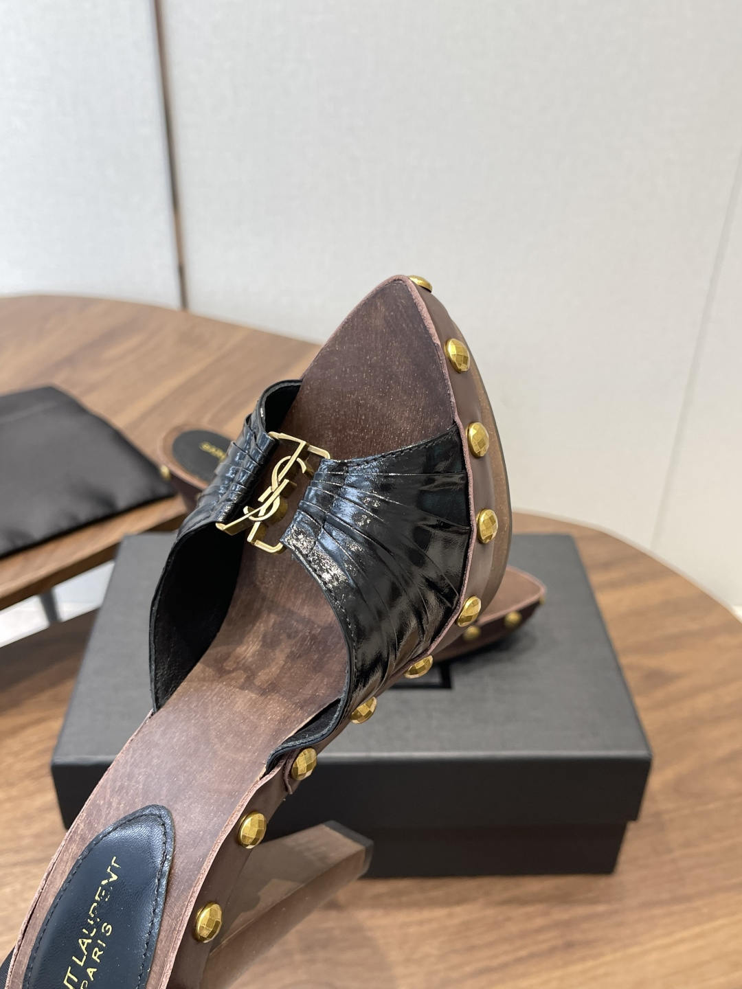 Saint Laurent / 圣罗兰LeeYSL 2026新款木🪵跟凉鞋 —————————————美