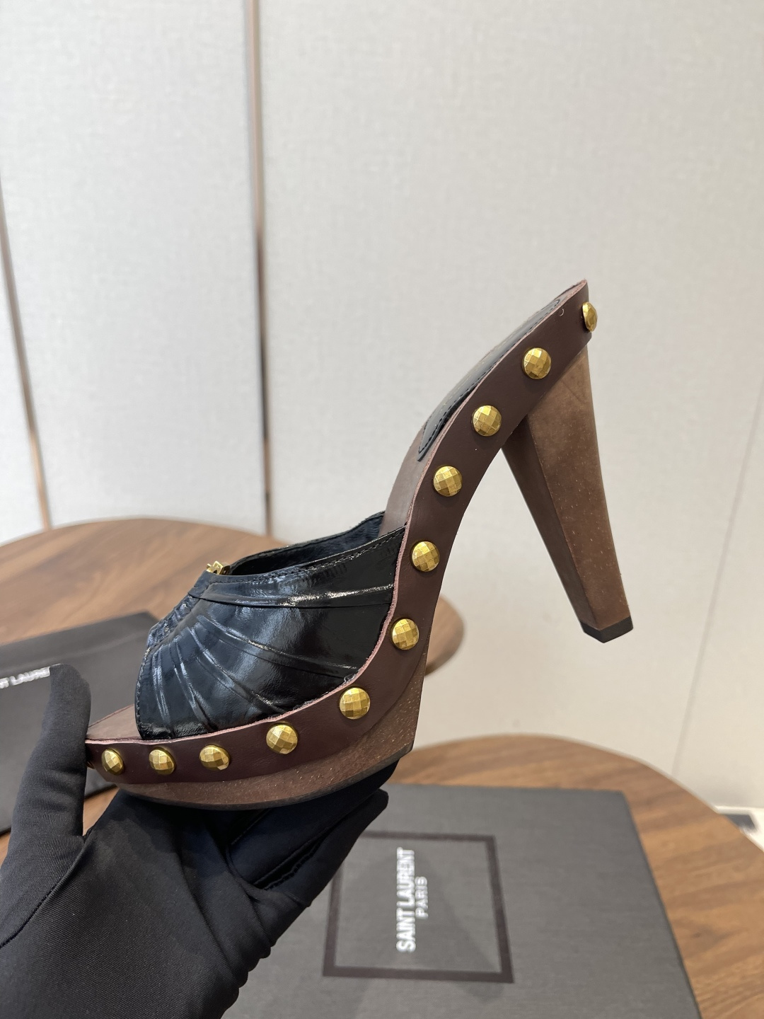 Saint Laurent / 圣罗兰LeeYSL 2026新款木🪵跟凉鞋 —————————————美