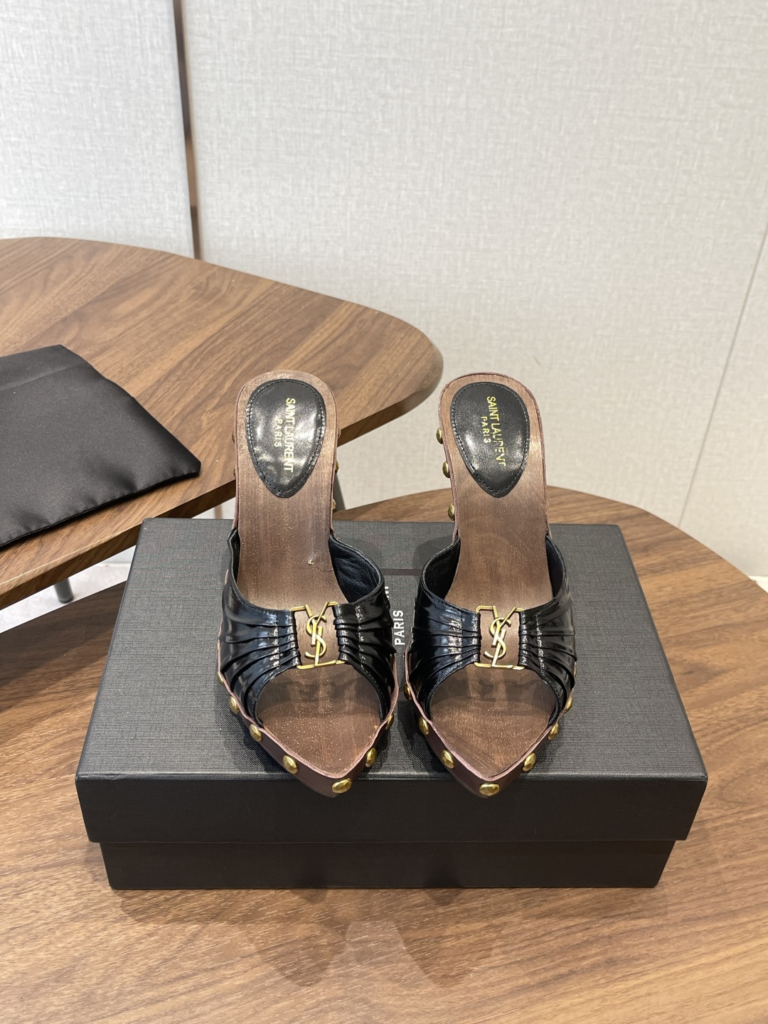 Saint Laurent / 圣罗兰LeeYSL 2026新款木🪵跟凉鞋 —————————————美