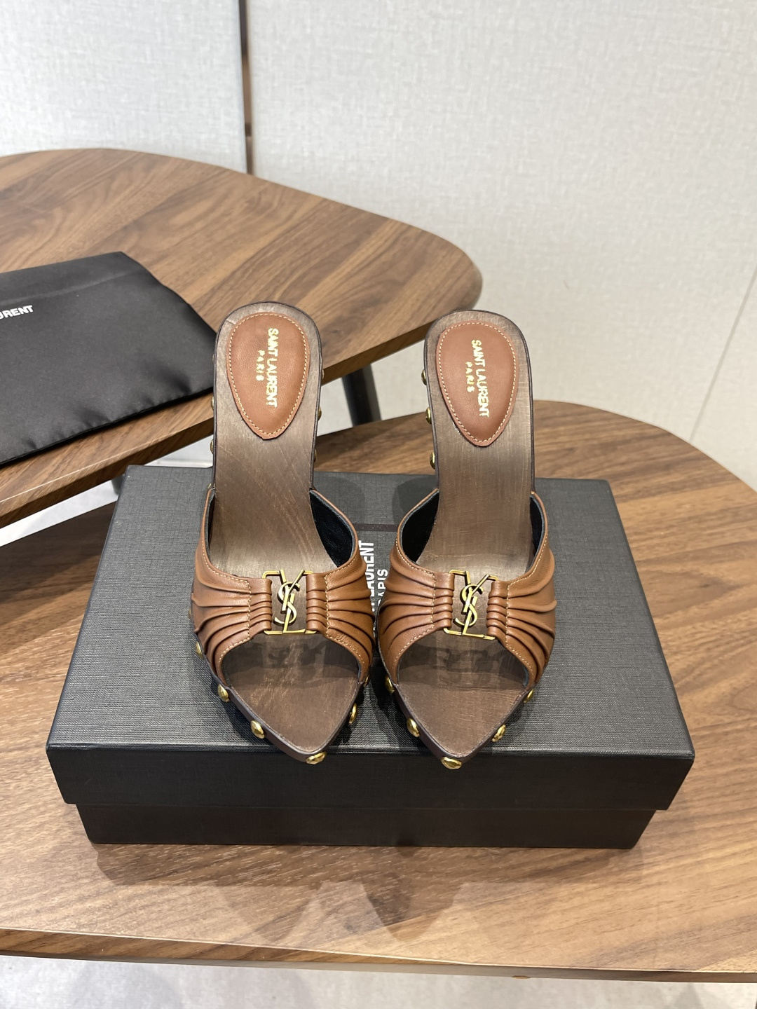 Saint Laurent / 圣罗兰LeeYSL 2026新款木🪵跟凉鞋 —————————————美