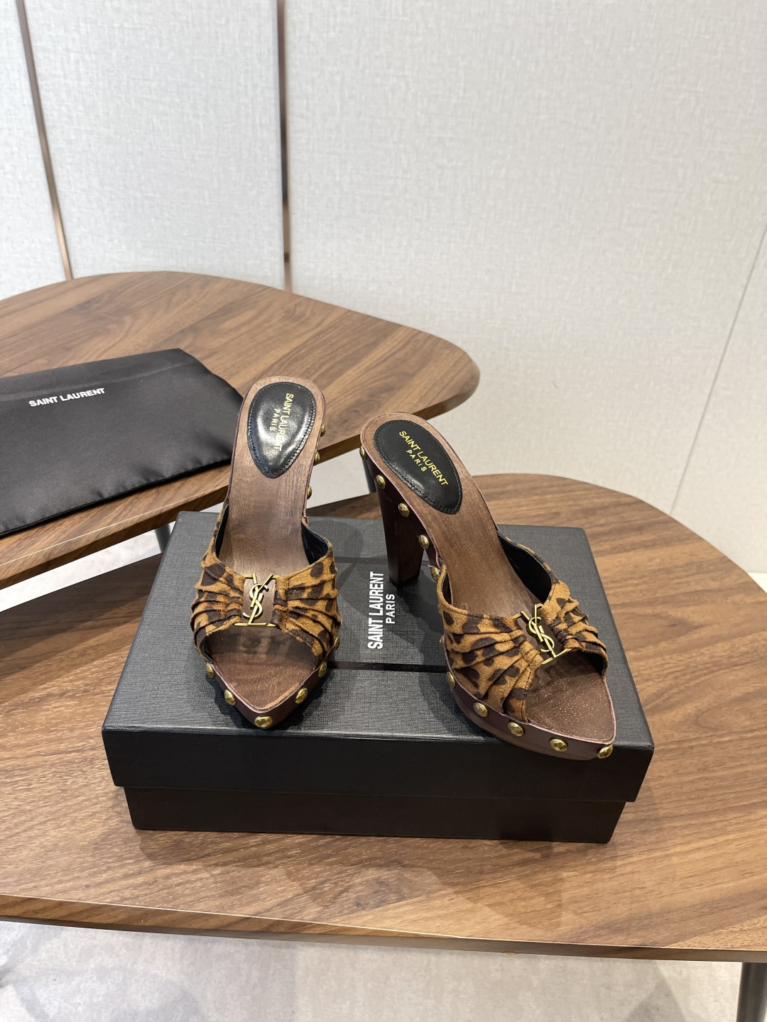 Saint Laurent / 圣罗兰LeeYSL 2026新款木🪵跟凉鞋 —————————————美 Saint Laurent / 圣罗兰LeeYSL 2026新款木🪵跟凉鞋 —————————————美