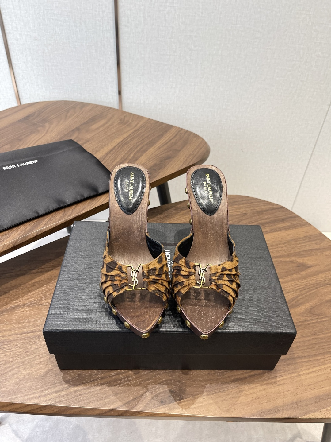 Saint Laurent / 圣罗兰LeeYSL 2026新款木🪵跟凉鞋 —————————————美