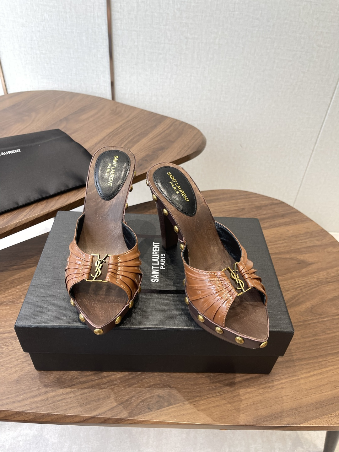 Saint Laurent / 圣罗兰LeeYSL 2026新款木🪵跟凉鞋 —————————————美 Saint Laurent / 圣罗兰LeeYSL 2026新款木🪵跟凉鞋 —————————————美