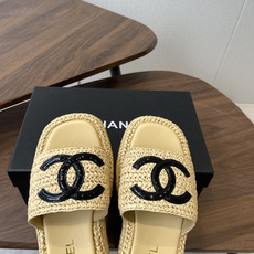 Chaner26ss绝美拉菲草编 厚底拖鞋精致的编织定义了这些具有时尚设计的拉菲亚幻灯片,这款拖鞋充满夏 Chaner26ss绝美拉菲草编 厚底拖鞋精致的编织定义了这些具有时尚设计的拉菲亚幻灯片,这款拖鞋充满夏