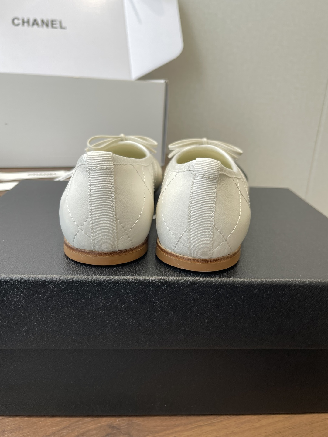 CHANEL26ss小香经典菱格蝴蝶结康鹏芭蕾舞鞋当菱格纹的密码邂逅芭蕾的灵动这双单鞋便成了穿越时光的优