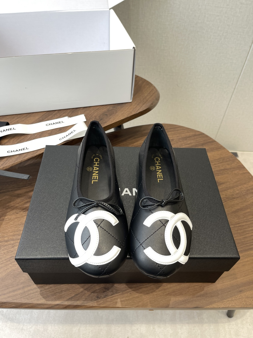 CHANEL26ss小香经典菱格蝴蝶结康鹏芭蕾舞鞋当菱格纹的密码邂逅芭蕾的灵动这双单鞋便成了穿越时光的优