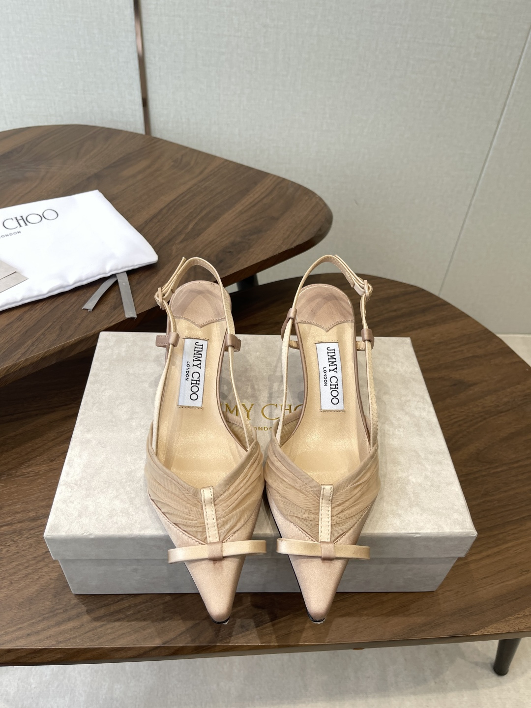 Jimmy Choo 26ss 春夏 系列JC新款 高跟凉鞋模糊鞋履与珠宝配饰之间的界线 鲜明 Jimm