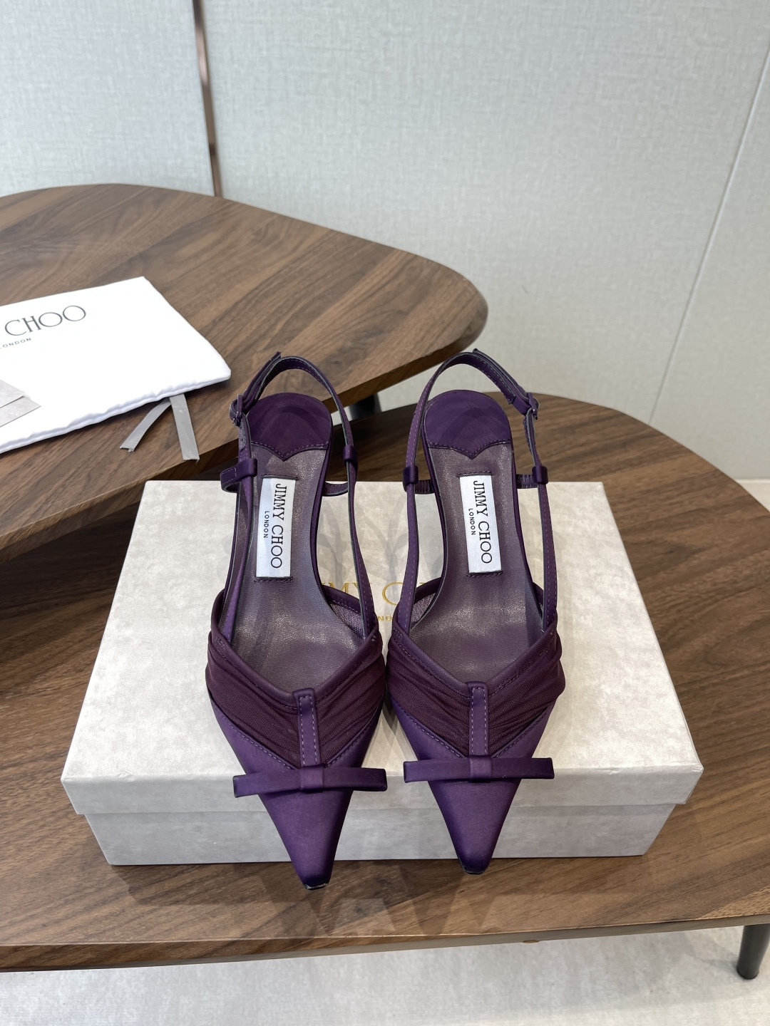 Jimmy Choo 26ss 春夏 系列JC新款 高跟凉鞋模糊鞋履与珠宝配饰之间的界线 鲜明 Jimm