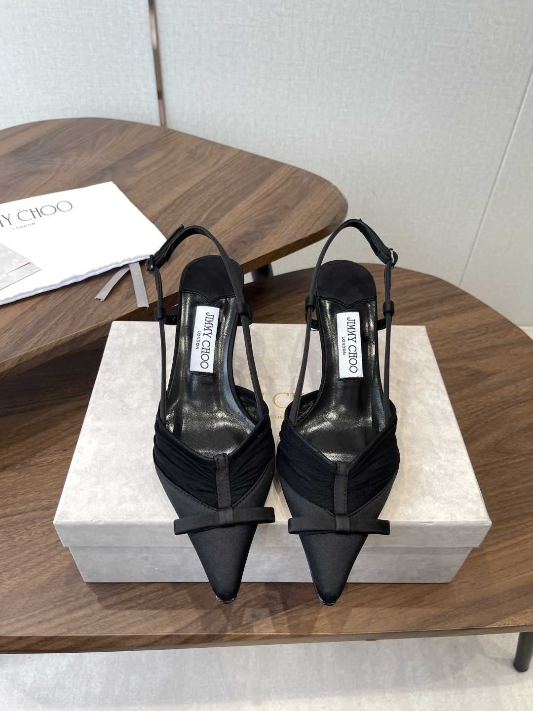 Jimmy Choo 26ss 春夏 系列JC新款 高跟凉鞋模糊鞋履与珠宝配饰之间的界线 鲜明 Jimm