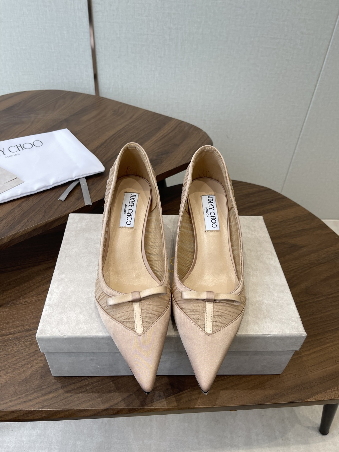 Jimmy Choo 26ss 春夏 系列JC新款 高跟凉鞋模糊鞋履与珠宝配饰之间的界线 鲜明 Jimm