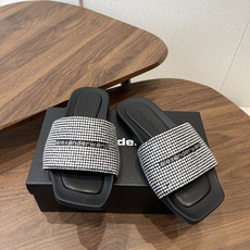 莞产Alexander Wang26ss早春新款平底满钻凉拖把星光踩在脚下!整面水钻铺满鞋带宽面,走路时 莞产Alexander Wang26ss早春新款平底满钻凉拖把星光踩在脚下!整面水钻铺满鞋带宽面,走路时