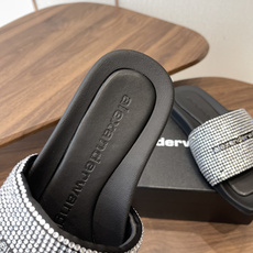 莞产Alexander Wang26ss早春新款平底满钻凉拖把星光踩在脚下!整面水钻铺满鞋带宽面,走路时 莞产Alexander Wang26ss早春新款平底满钻凉拖把星光踩在脚下!整面水钻铺满鞋带宽面,走路时