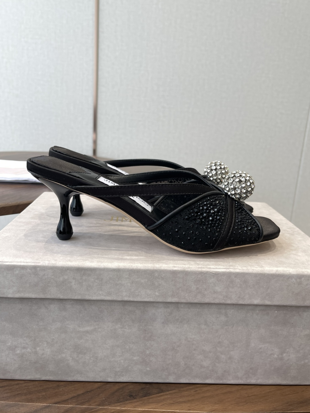 Jimmy Choo 26ss 春夏 系列JC新款 高跟拖鞋 凉鞋模糊鞋履与珠宝配饰之间的界线 鲜明 J