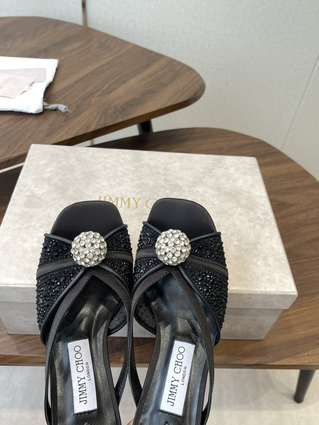 Jimmy Choo 26ss 春夏 系列JC新款 高跟拖鞋 凉鞋模糊鞋履与珠宝配饰之间的界线 鲜明 J
