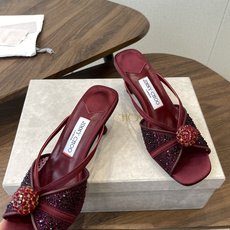 Jimmy Choo 26ss 春夏 系列JC新款 高跟拖鞋 凉鞋模糊鞋履与珠宝配饰之间的界线 鲜明 J Jimmy Choo 26ss 春夏 系列JC新款 高跟拖鞋 凉鞋模糊鞋履与珠宝配饰之间的界线 鲜明 J