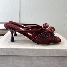 Jimmy Choo 26ss 春夏 系列JC新款 高跟拖鞋 凉鞋模糊鞋履与珠宝配饰之间的界线 鲜明 J Jimmy Choo 26ss 春夏 系列JC新款 高跟拖鞋 凉鞋模糊鞋履与珠宝配饰之间的界线 鲜明 J