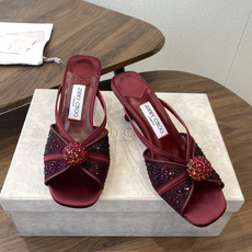 Jimmy Choo 26ss 春夏 系列JC新款 高跟拖鞋 凉鞋模糊鞋履与珠宝配饰之间的界线 鲜明 J Jimmy Choo 26ss 春夏 系列JC新款 高跟拖鞋 凉鞋模糊鞋履与珠宝配饰之间的界线 鲜明 J