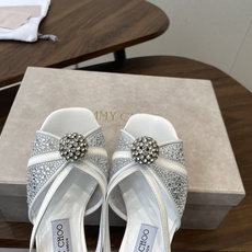Jimmy Choo 26ss 春夏 系列JC新款 高跟拖鞋 凉鞋模糊鞋履与珠宝配饰之间的界线 鲜明 J Jimmy Choo 26ss 春夏 系列JC新款 高跟拖鞋 凉鞋模糊鞋履与珠宝配饰之间的界线 鲜明 J