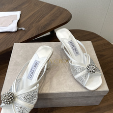 Jimmy Choo 26ss 春夏 系列JC新款 高跟拖鞋 凉鞋模糊鞋履与珠宝配饰之间的界线 鲜明 J Jimmy Choo 26ss 春夏 系列JC新款 高跟拖鞋 凉鞋模糊鞋履与珠宝配饰之间的界线 鲜明 J