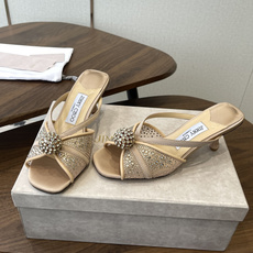 Jimmy Choo 26ss 春夏 系列JC新款 高跟拖鞋 凉鞋模糊鞋履与珠宝配饰之间的界线 鲜明 J Jimmy Choo 26ss 春夏 系列JC新款 高跟拖鞋 凉鞋模糊鞋履与珠宝配饰之间的界线 鲜明 J