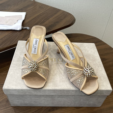 Jimmy Choo 26ss 春夏 系列JC新款 高跟拖鞋 凉鞋模糊鞋履与珠宝配饰之间的界线 鲜明 J Jimmy Choo 26ss 春夏 系列JC新款 高跟拖鞋 凉鞋模糊鞋履与珠宝配饰之间的界线 鲜明 J
