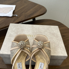 Jimmy Choo 26ss 春夏 系列JC新款 高跟拖鞋 凉鞋模糊鞋履与珠宝配饰之间的界线 鲜明 J Jimmy Choo 26ss 春夏 系列JC新款 高跟拖鞋 凉鞋模糊鞋履与珠宝配饰之间的界线 鲜明 J