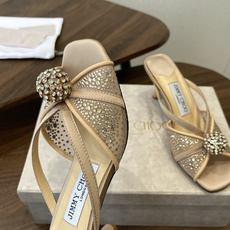 Jimmy Choo 26ss 春夏 系列JC新款 高跟拖鞋 凉鞋模糊鞋履与珠宝配饰之间的界线 鲜明 J Jimmy Choo 26ss 春夏 系列JC新款 高跟拖鞋 凉鞋模糊鞋履与珠宝配饰之间的界线 鲜明 J