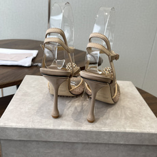 Jimmy Choo 26ss 春夏 系列JC新款 高跟拖鞋 凉鞋模糊鞋履与珠宝配饰之间的界线 鲜明 J Jimmy Choo 26ss 春夏 系列JC新款 高跟拖鞋 凉鞋模糊鞋履与珠宝配饰之间的界线 鲜明 J