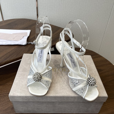 Jimmy Choo 26ss 春夏 系列JC新款 高跟拖鞋 凉鞋模糊鞋履与珠宝配饰之间的界线 鲜明 J Jimmy Choo 26ss 春夏 系列JC新款 高跟拖鞋 凉鞋模糊鞋履与珠宝配饰之间的界线 鲜明 J