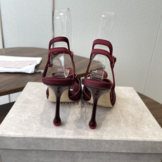 Jimmy Choo 26ss 春夏 系列JC新款 高跟拖鞋 凉鞋模糊鞋履与珠宝配饰之间的界线 鲜明 J Jimmy Choo 26ss 春夏 系列JC新款 高跟拖鞋 凉鞋模糊鞋履与珠宝配饰之间的界线 鲜明 J