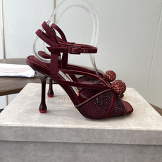 Jimmy Choo 26ss 春夏 系列JC新款 高跟拖鞋 凉鞋模糊鞋履与珠宝配饰之间的界线 鲜明 J Jimmy Choo 26ss 春夏 系列JC新款 高跟拖鞋 凉鞋模糊鞋履与珠宝配饰之间的界线 鲜明 J