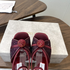 Jimmy Choo 26ss 春夏 系列JC新款 高跟拖鞋 凉鞋模糊鞋履与珠宝配饰之间的界线 鲜明 J Jimmy Choo 26ss 春夏 系列JC新款 高跟拖鞋 凉鞋模糊鞋履与珠宝配饰之间的界线 鲜明 J