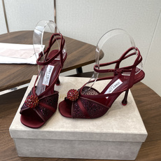 Jimmy Choo 26ss 春夏 系列JC新款 高跟拖鞋 凉鞋模糊鞋履与珠宝配饰之间的界线 鲜明 J Jimmy Choo 26ss 春夏 系列JC新款 高跟拖鞋 凉鞋模糊鞋履与珠宝配饰之间的界线 鲜明 J