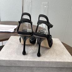 Jimmy Choo 26ss 春夏 系列JC新款 高跟拖鞋 凉鞋模糊鞋履与珠宝配饰之间的界线 鲜明 J Jimmy Choo 26ss 春夏 系列JC新款 高跟拖鞋 凉鞋模糊鞋履与珠宝配饰之间的界线 鲜明 J